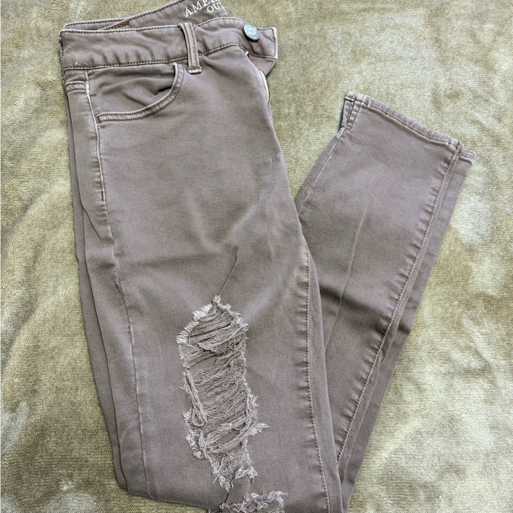 Women's Distressed Jeans in Taupe